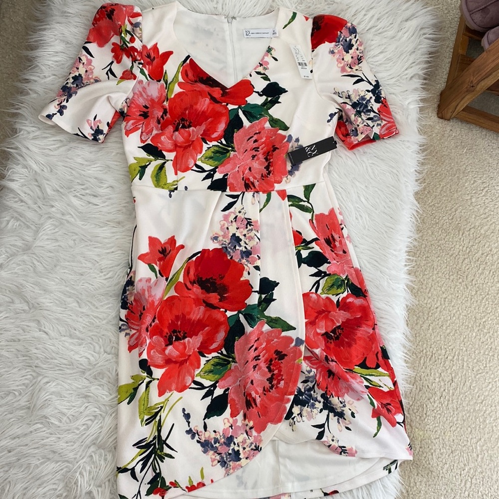New York and company  floral midi dress size Medium half sleeve.